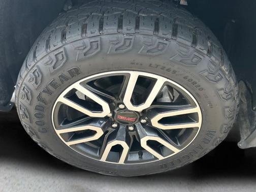 Sterling Metallic 2024 GMC Sierra 1500 AT4