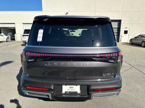 2025 INFINITI QX80 Luxe