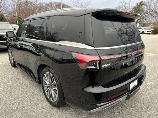 2025 INFINITI QX80 Luxe