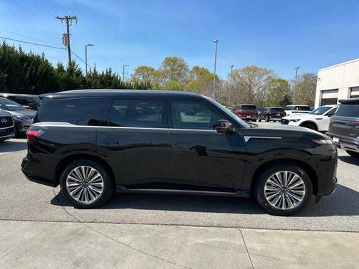 2025 INFINITI QX80 Luxe