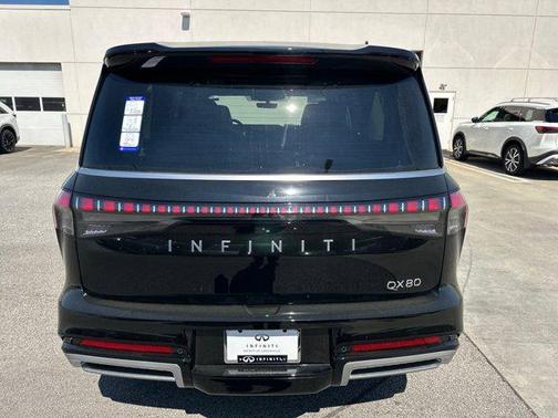 2025 INFINITI QX80 Luxe