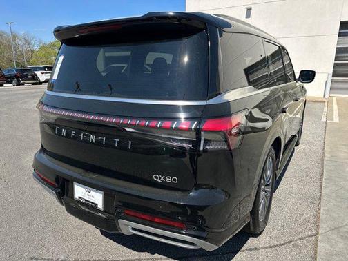 2025 INFINITI QX80 Luxe