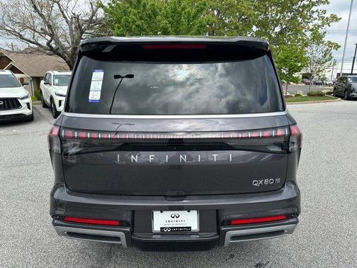 2025 INFINITI QX80 Luxe