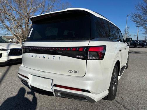 2025 INFINITI QX80 Luxe