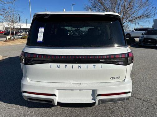 2025 INFINITI QX80 Luxe