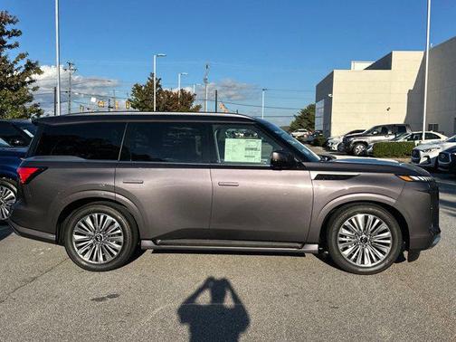 2025 INFINITI QX80 Luxe