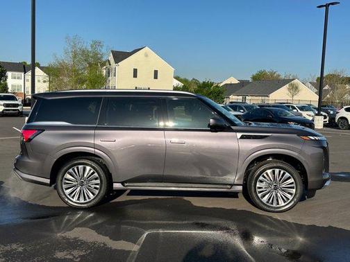 2025 INFINITI QX80 Luxe