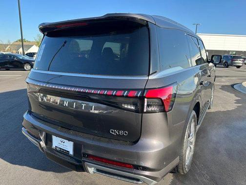 2025 INFINITI QX80 Luxe