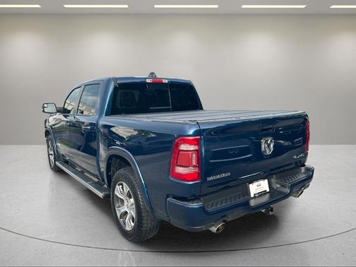 Patriot Blue Pearlcoat 2022 RAM 1500 Laramie