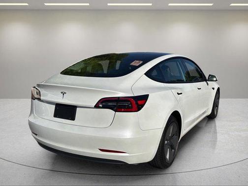 Pearl White Multi-Coat 2023 Tesla Model 3 Standard Range
