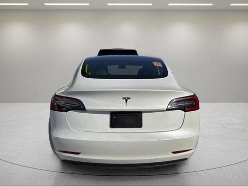 Pearl White Multi-Coat 2023 Tesla Model 3 Standard Range