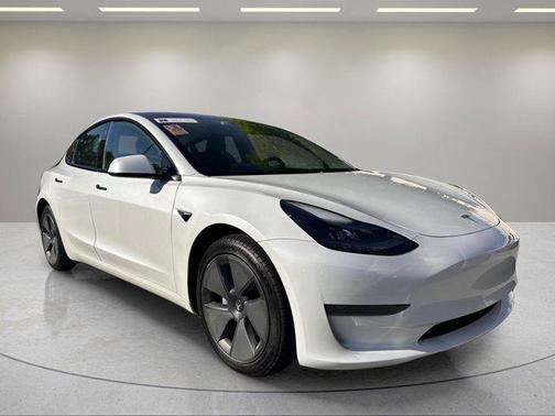 Pearl White Multi-Coat 2023 Tesla Model 3 Standard Range