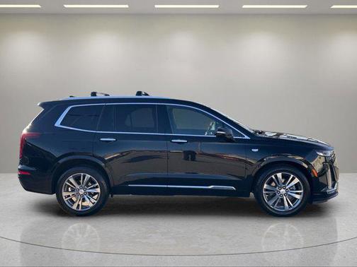 2022 Cadillac XT6 Premium Luxury FWD