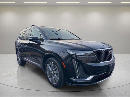 2022 Cadillac XT6 Premium Luxury FWD