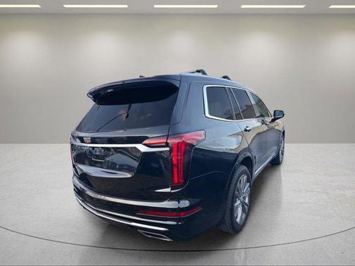 2022 Cadillac XT6 Premium Luxury FWD