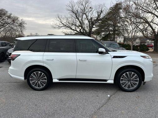 2025 INFINITI QX80 Luxe