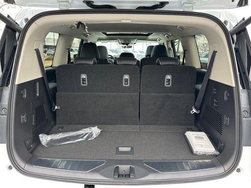 2025 INFINITI QX80 Luxe
