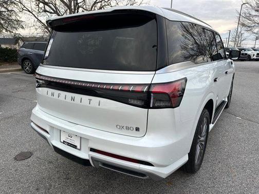 2025 INFINITI QX80 Luxe