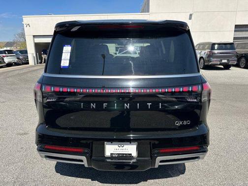 2025 INFINITI QX80 Luxe
