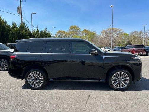 2025 INFINITI QX80 Luxe