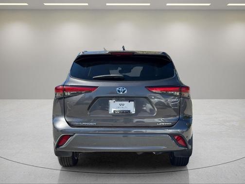 Magnetic Gray Metallic 2021 Toyota Highlander Hybrid Limited
