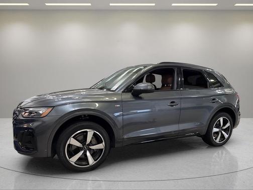 Daytona Gray Pearl Effect 2022 Audi Q5 45 S line Premium Plus