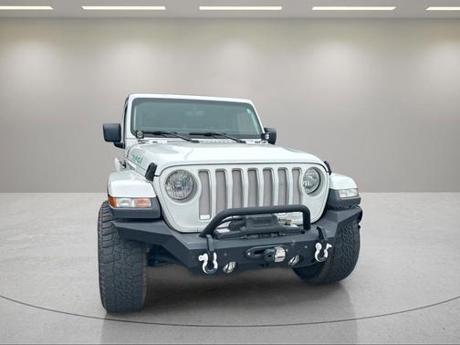 Bright White Clearcoat 2019 Jeep Wrangler Unlimited Sahara