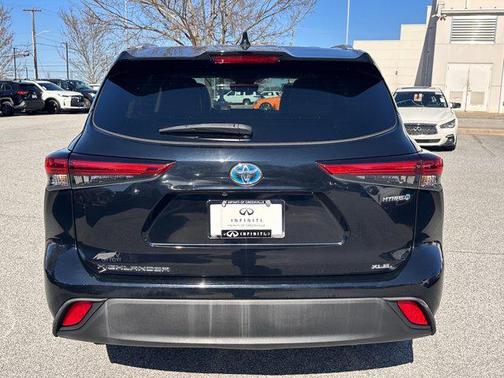2022 Toyota Highlander Hybrid XLE