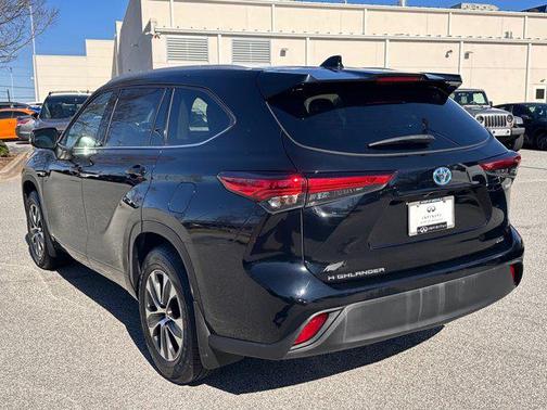 2022 Toyota Highlander Hybrid XLE