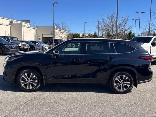 2022 Toyota Highlander Hybrid XLE