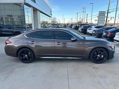 2016 INFINITI Q70L 5.6