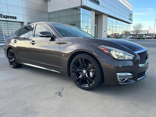 2016 INFINITI Q70L 5.6