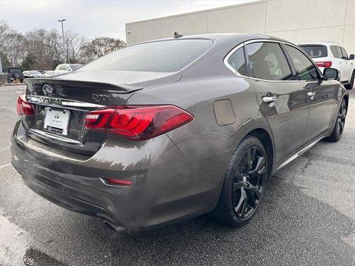 2016 INFINITI Q70L 5.6