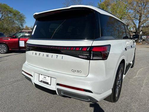 2025 INFINITI QX80 Luxe