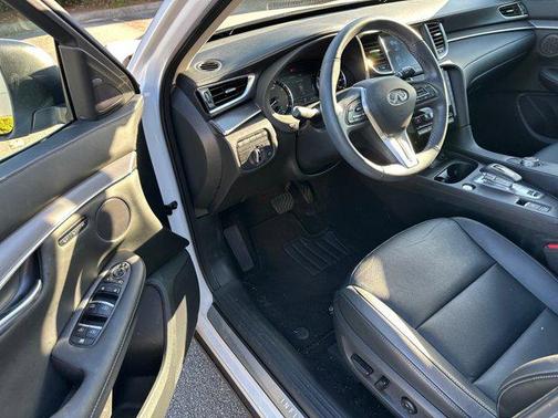 2023 INFINITI QX50 LUXE AWD