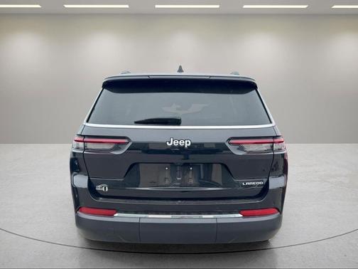 Diamond Black Crystal Pearlcoat 2025 Jeep Grand Cherokee L Laredo