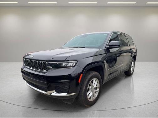 Diamond Black Crystal Pearlcoat 2025 Jeep Grand Cherokee L Laredo