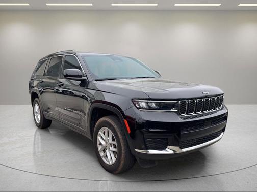 Diamond Black Crystal Pearlcoat 2025 Jeep Grand Cherokee L Laredo