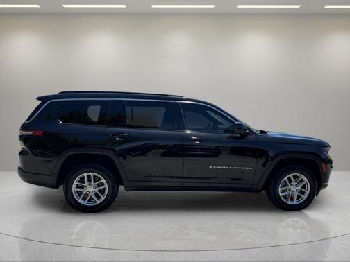 Diamond Black Crystal Pearlcoat 2025 Jeep Grand Cherokee L Laredo