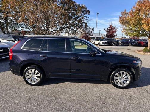 2016 Volvo XC90 T6 Momentum