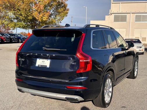 2016 Volvo XC90 T6 Momentum