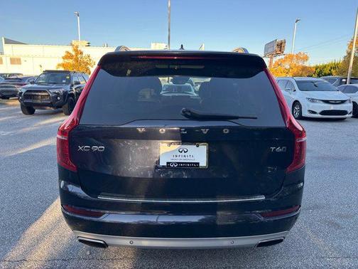 2016 Volvo XC90 T6 Momentum