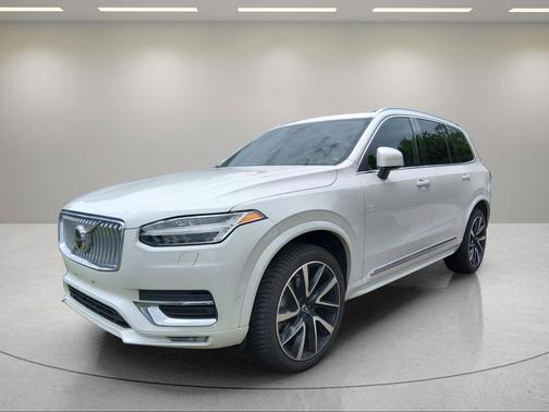 Crystal White Metallic 2024 Volvo XC90 B6 Ultimate Bright Theme 6-Seater