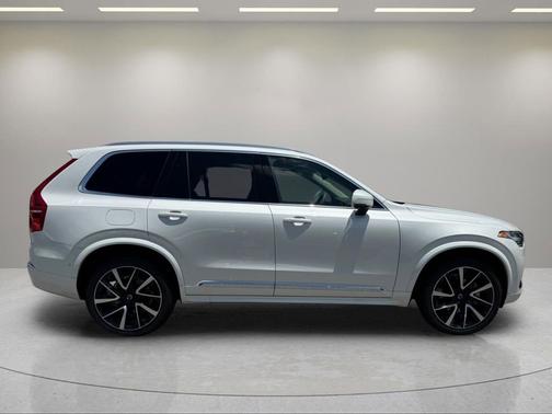 Crystal White Metallic 2024 Volvo XC90 B6 Ultimate Bright Theme 6-Seater
