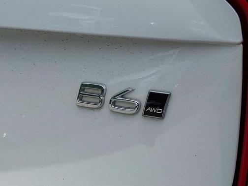 Crystal White Metallic 2024 Volvo XC90 B6 Ultimate Bright Theme 6-Seater
