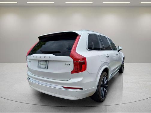Crystal White Metallic 2024 Volvo XC90 B6 Ultimate Bright Theme 6-Seater