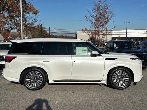 2025 INFINITI QX80 Luxe
