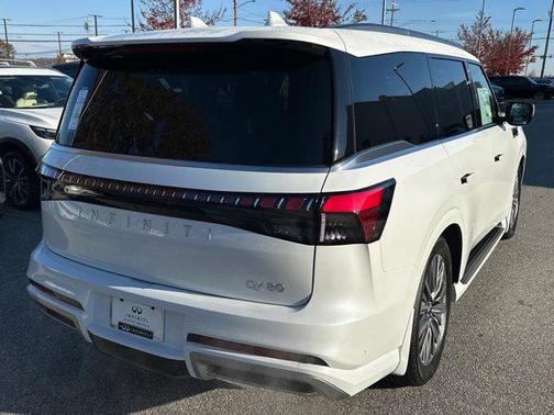 2025 INFINITI QX80 Luxe