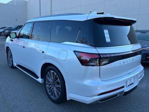2025 INFINITI QX80 Luxe