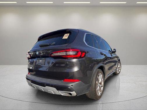 Dark Graphite Metallic 2022 BMW X5 sDrive40i